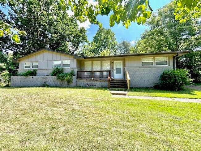 Building Photo - 3902 Lakeview Dr NW