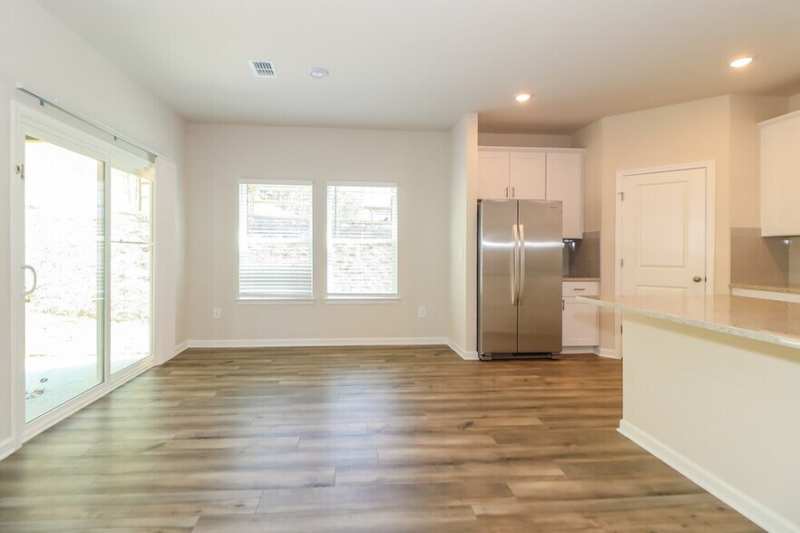 Building Photo - 376 Magnolia Dr