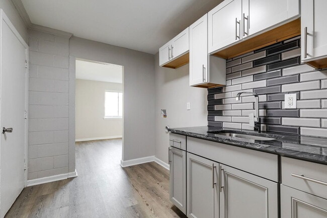 Building Photo - 1913 Whitcomb St