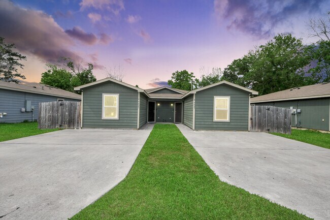 Building Photo - 9027 Madera Rd