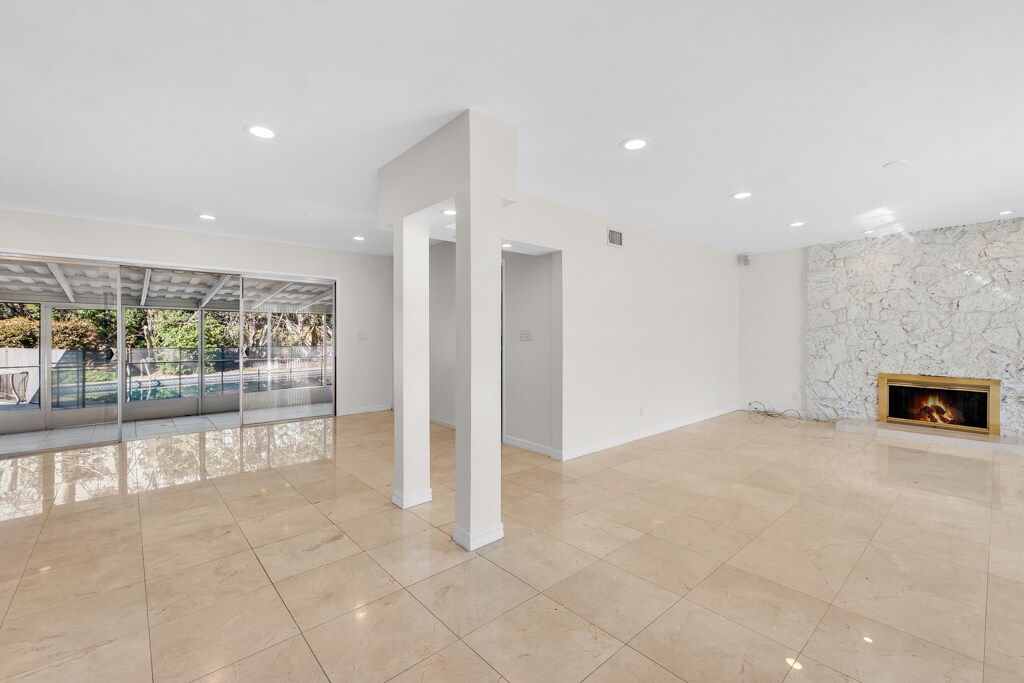 Building Photo - 4615 Arriba Dr