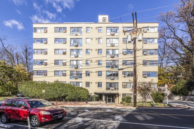 Building Photo - 3901 Tunlaw Rd NW