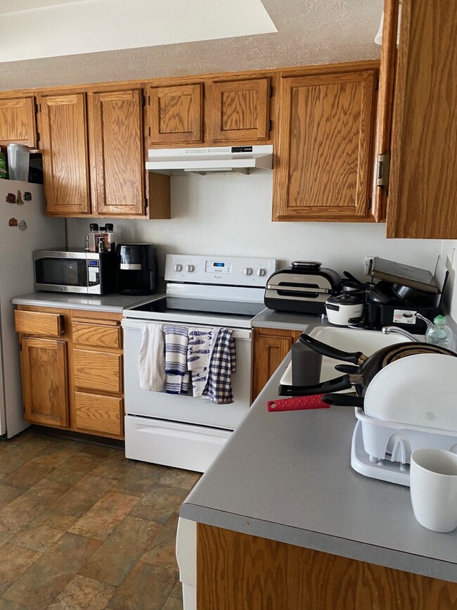 Building Photo - 565 N 300 E