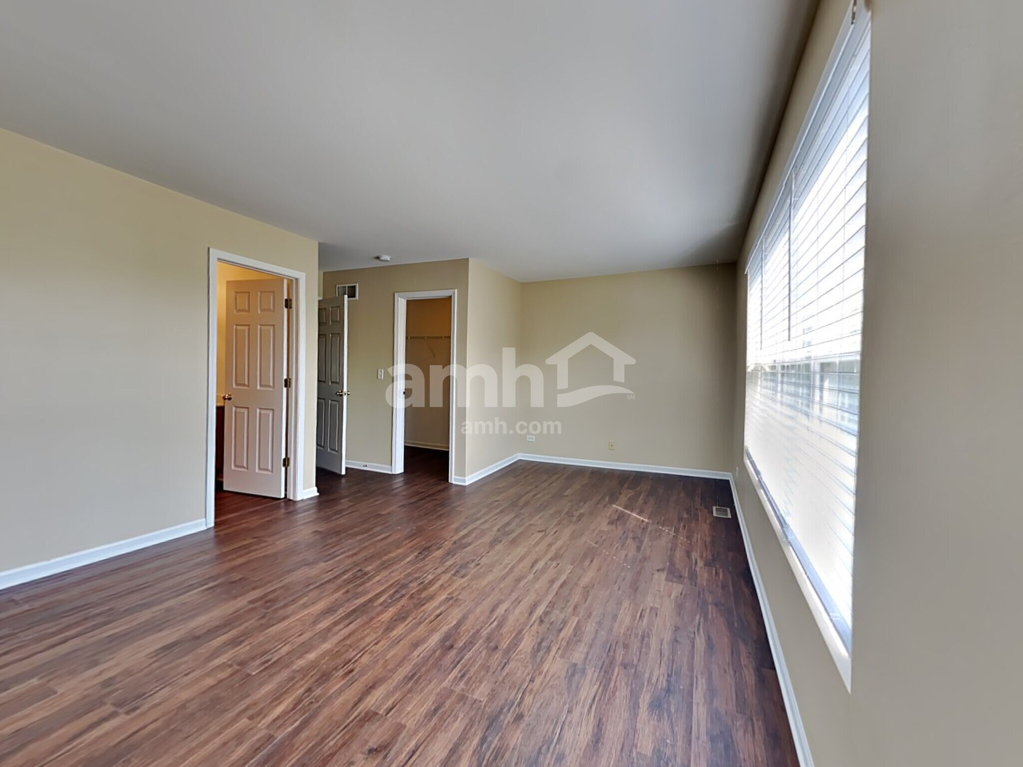 Building Photo - 1350 W Crane View Ct