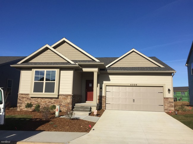 Building Photo - 4012 Sunshine Peak Dr
