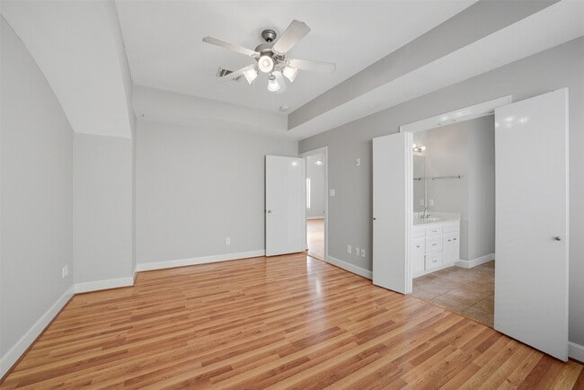 Building Photo - 3736 Main Plaza Dr