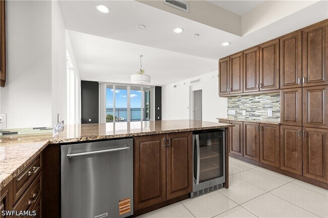 Building Photo - 1325 Snell Isle Blvd NE