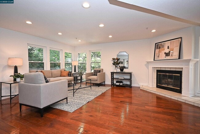 Building Photo - 3279 Mt Diablo Ct
