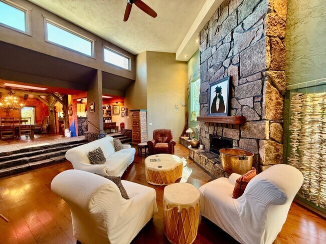 Building Photo - Historic Manitou Springs Home for Rent – M...