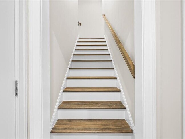 Building Photo - 7034 Shelton Ln