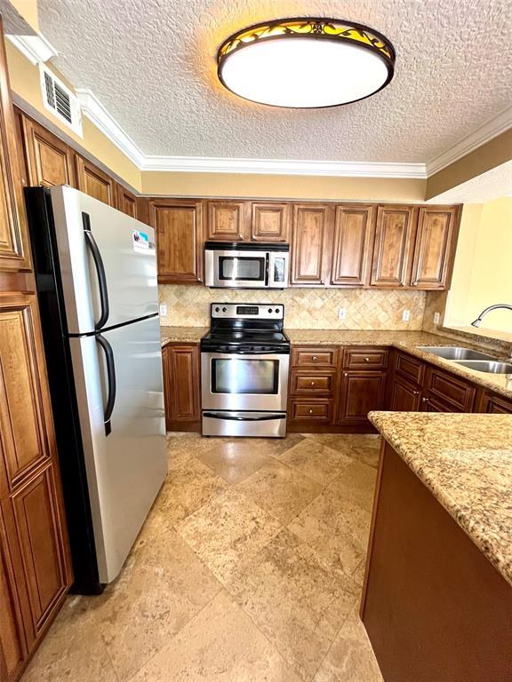 Building Photo - 13827 Fairway Island Dr