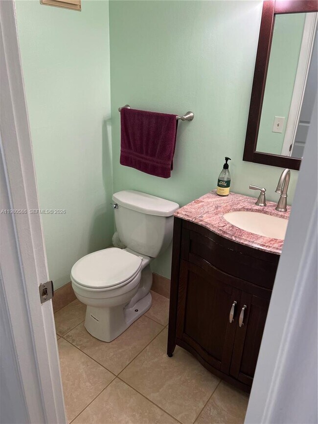 Building Photo - 62 Harwood Crescent