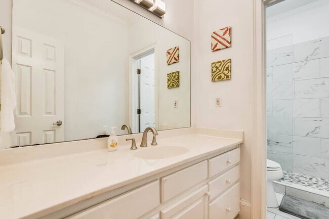 Building Photo - 1408 Aramore Dr SE