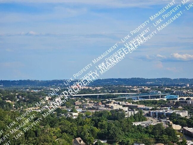 Building Photo - 1131 Stringers Ridge Rd