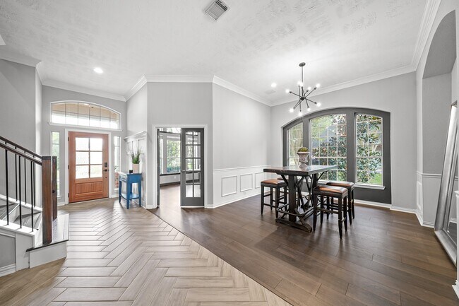 Building Photo - 4703 Oxbow Cir W