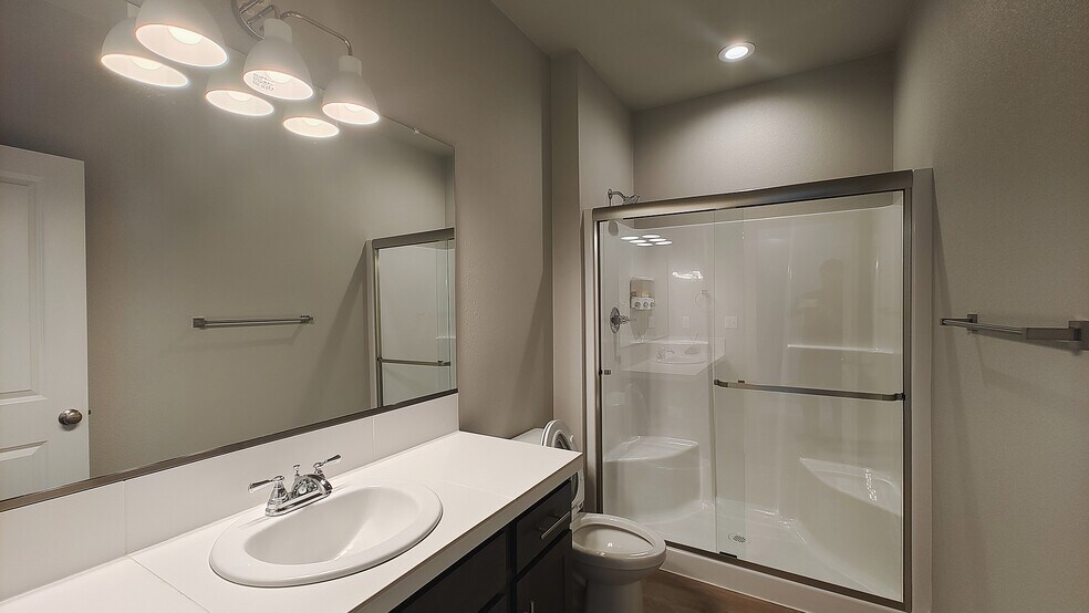 Building Photo - 17542 SW Sunview Ln