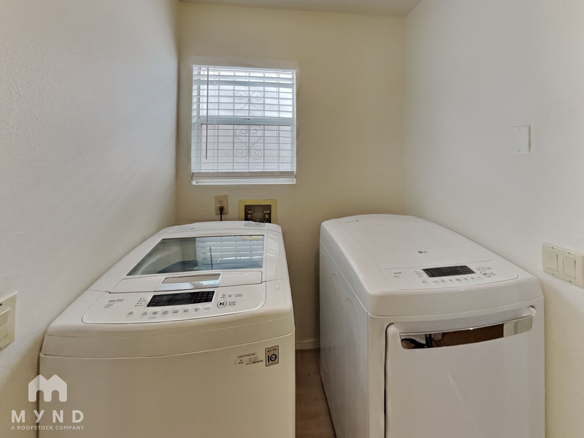 Building Photo - 8161 N Midnight Way