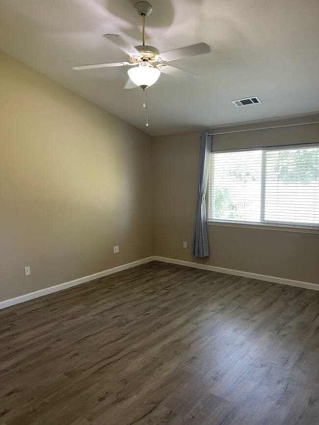 Building Photo - Home on Palo Cedro Golf Course!