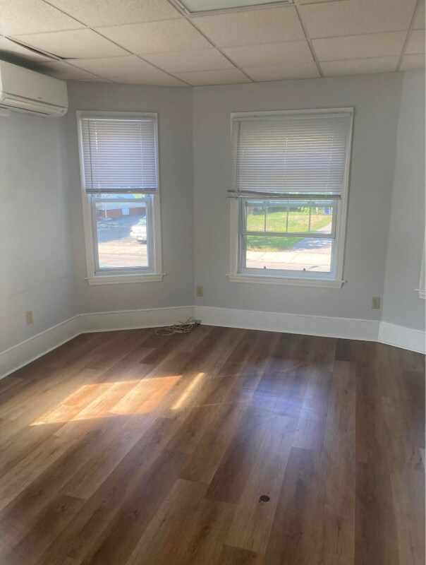 Building Photo - 29 Maple St