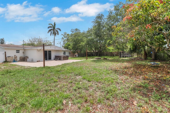 Building Photo - 3864 Coconut Cir S