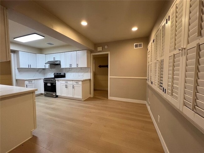 Building Photo - 1850 Wilson Ave