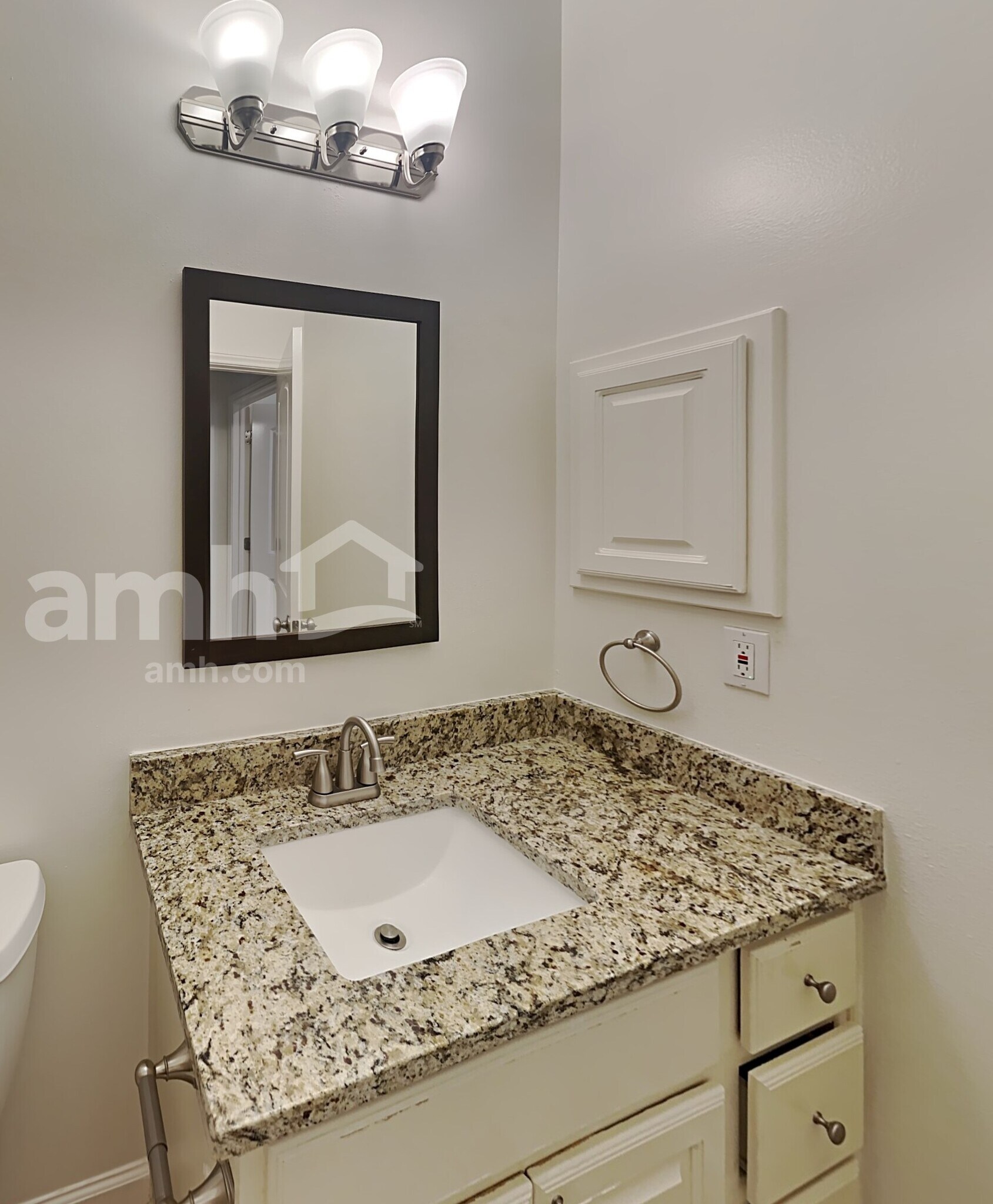 Building Photo - 2515 Pioneer Oaks Dr
