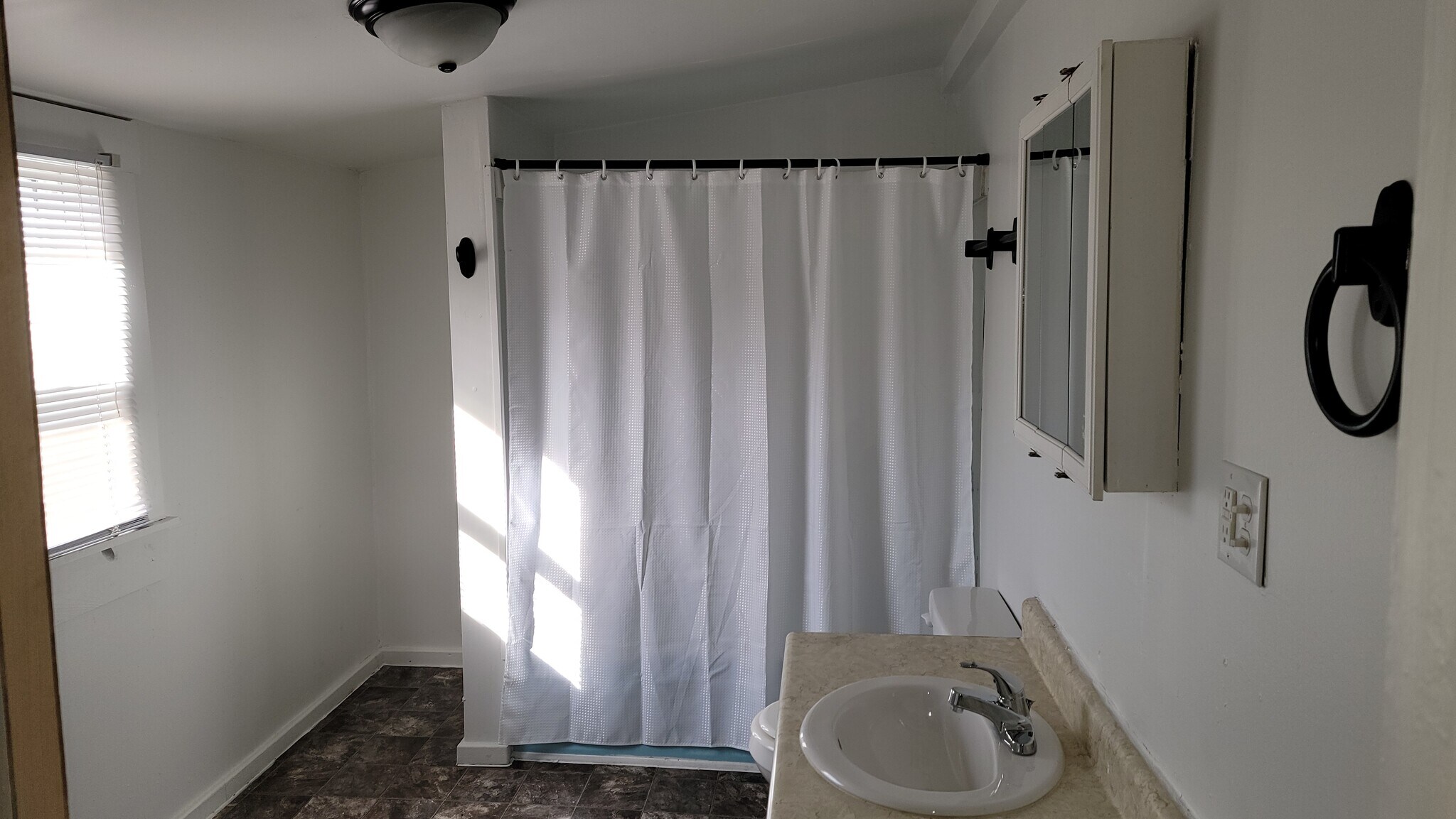 Building Photo - 2119 S Walnut St