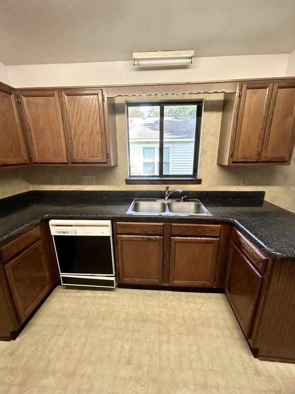 Building Photo - 6521 Danbrook Park Dr