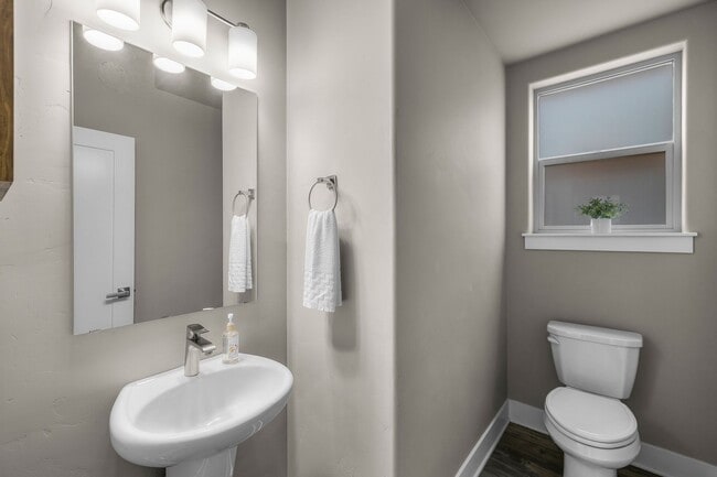 Building Photo - Triple Ridge 3 bed 3 bath home, Pool Access, A/C, Flexible Living Space!