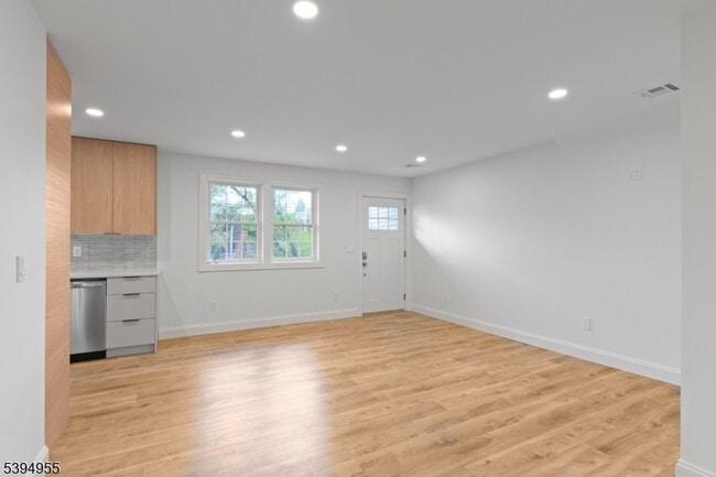 Building Photo - 42 Church St