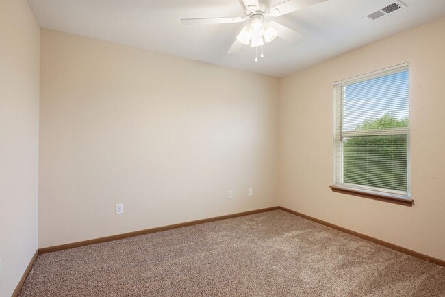 Building Photo - 3 bdrm 2 bath - Grain Valley