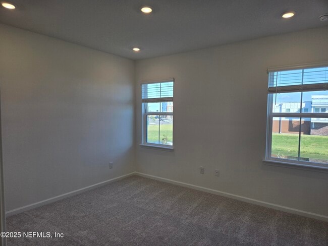 Building Photo - 195 Brandon Lks Dr