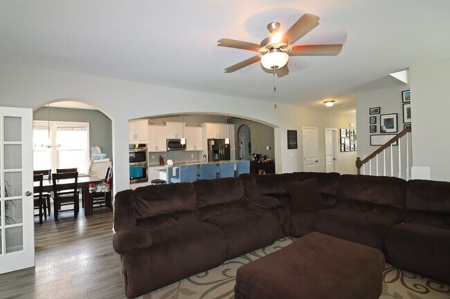 Building Photo - "Spacious 4-Bedroom Gem with 3.5 Baths and...