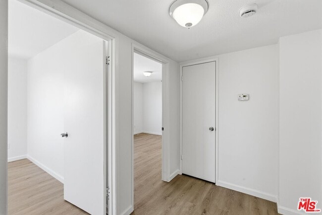 Building Photo - 1002 N Edgemont St