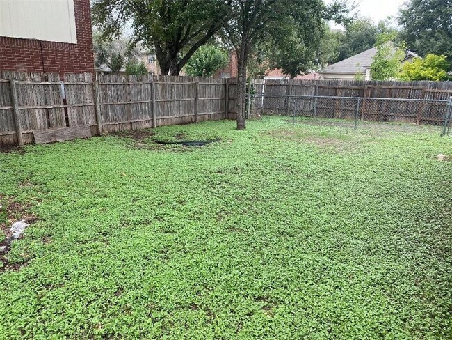 Building Photo - 4000 Barlow Dr