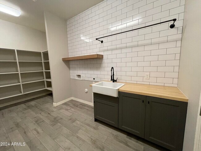 Building Photo - 22834 E Silver Crk Ln