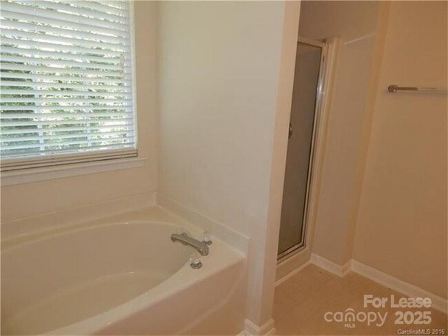 Building Photo - 17130 Cambridge Woods Ct