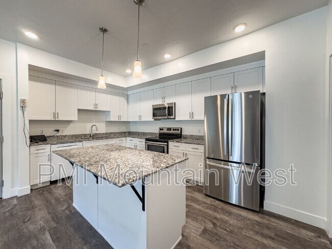 Building Photo - 875 S Depot St