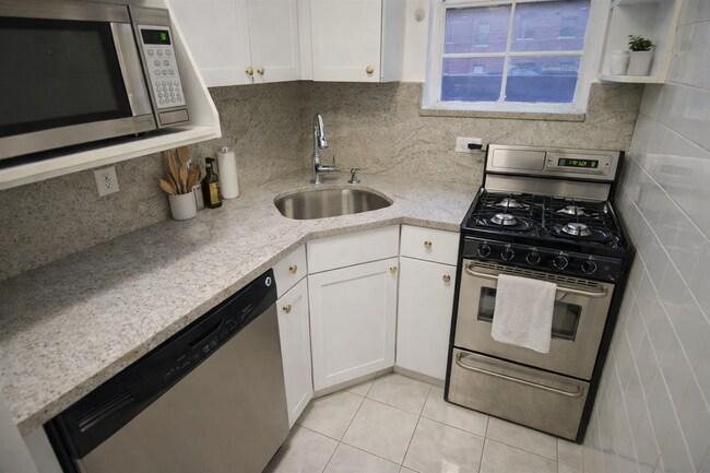 Building Photo - 330 E 49th St