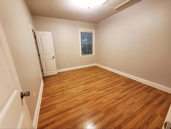 Building Photo - 203 E Pecan St