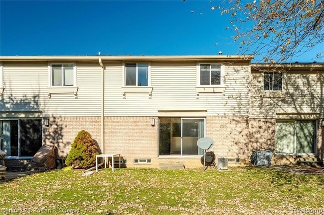 Building Photo - 44543 Savery Dr