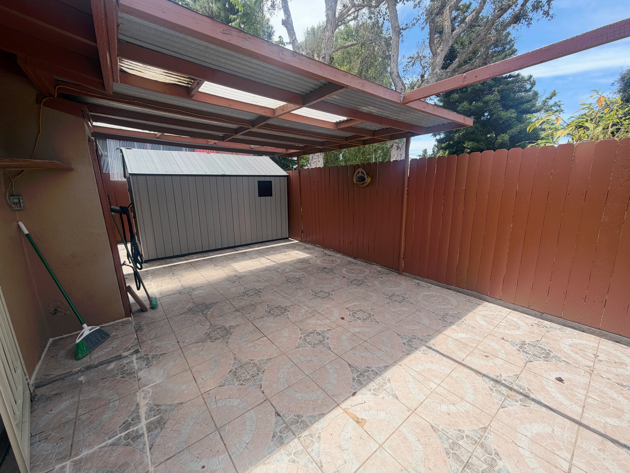 Building Photo - 44 Oaklawn Ave