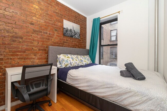Building Photo - 1676 3rd Ave