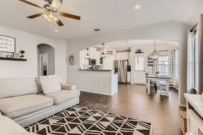 Building Photo - Charming 4BR/2BA One-Level Home with Moder...