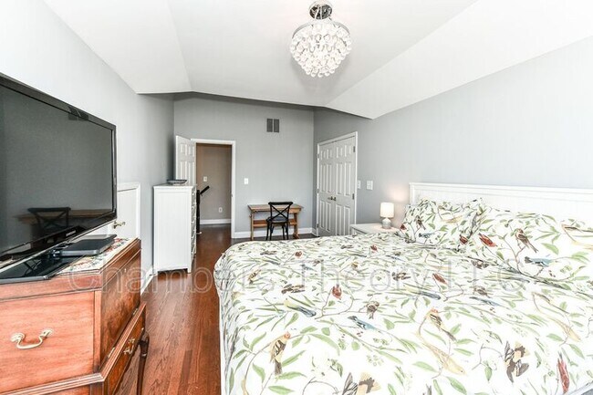 Building Photo - 1572 21st Ct N
