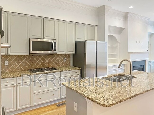 Building Photo - 2838 Crescent Park Ln