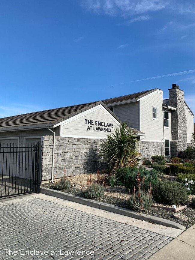 Building Photo - 1981 St Lawrence Dr