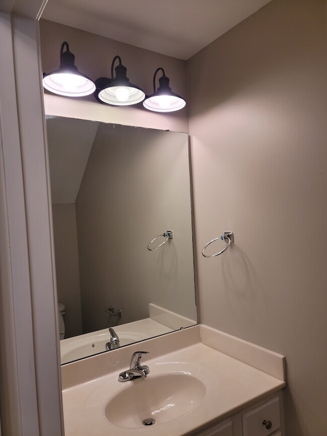 Building Photo - 2051 Cambria Dr