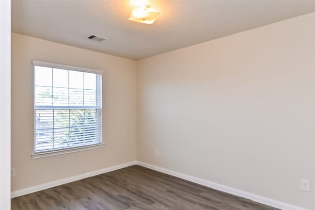 Building Photo - 715 North Ella Creek Drive