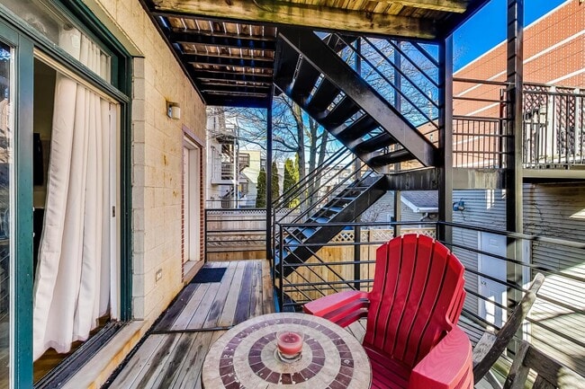 Building Photo - 1330 W Fletcher St